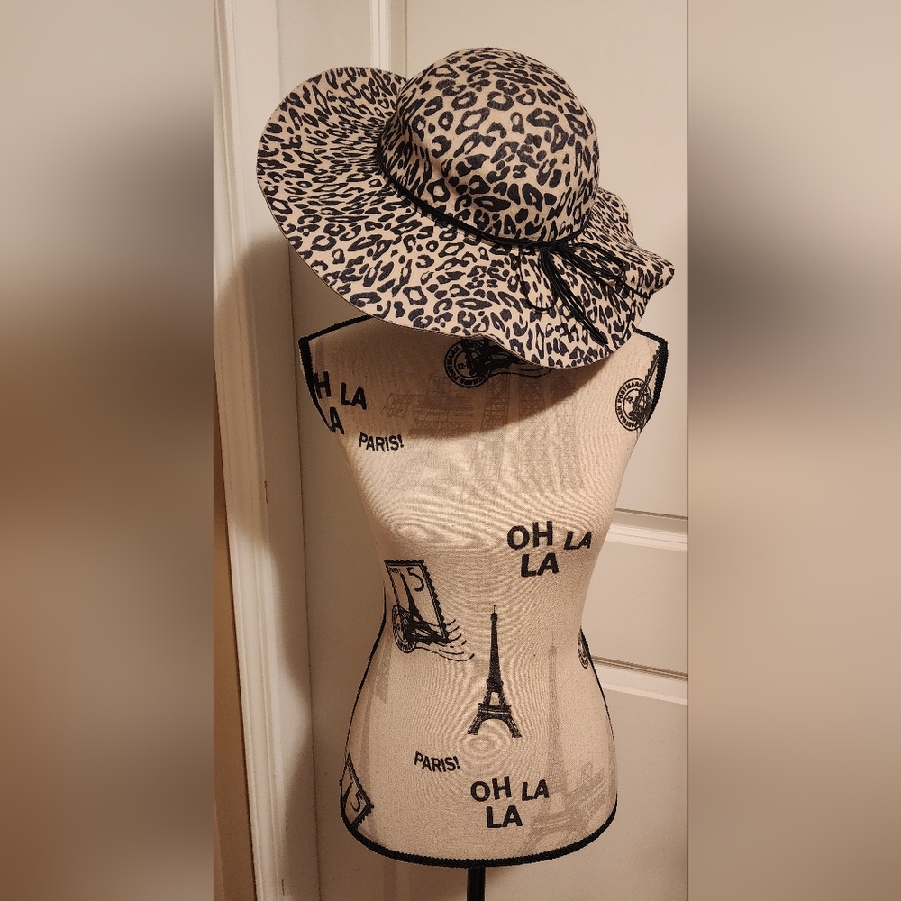 NWT Leopard Print Wide Brim Felt Hat